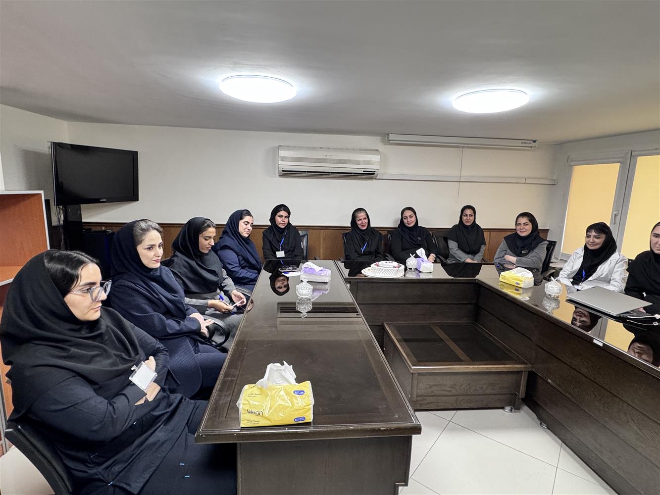 گرامیداشت روز کارمند برای همکاران منشی بیمارستان فوق تخصصی مدائن